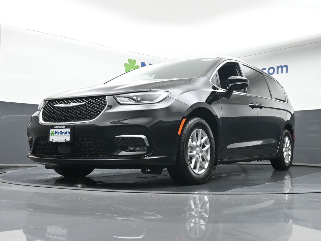 2026 Chrysler Pacifica photo 5