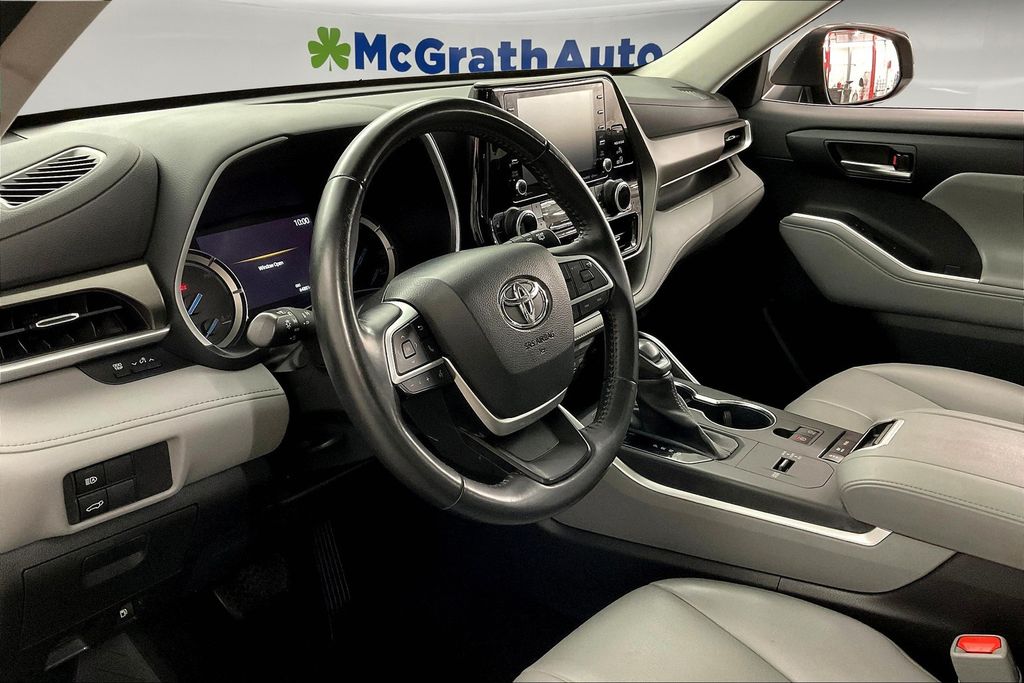 2022 Toyota Highlander Hybrid XLE photo 13