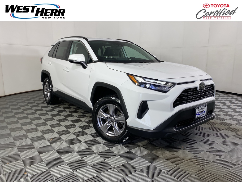 2023 Toyota RAV4 XLE's photo