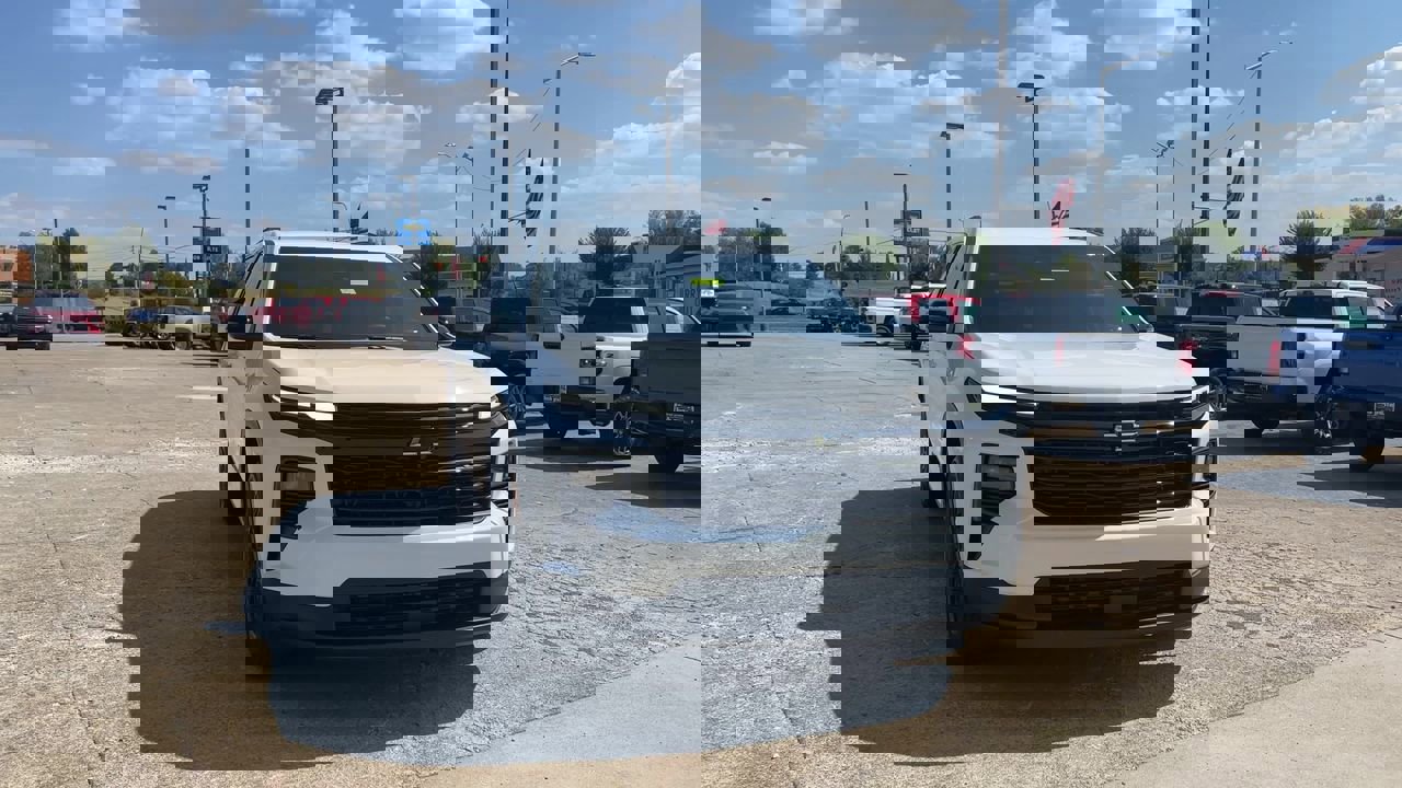 2026 Chevrolet Traverse photo 2
