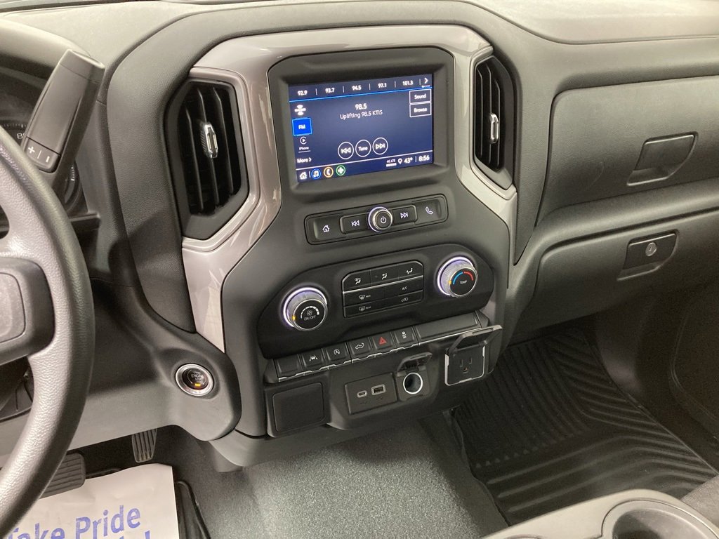 2022 Chevrolet Silverado 1500 Custom photo 2