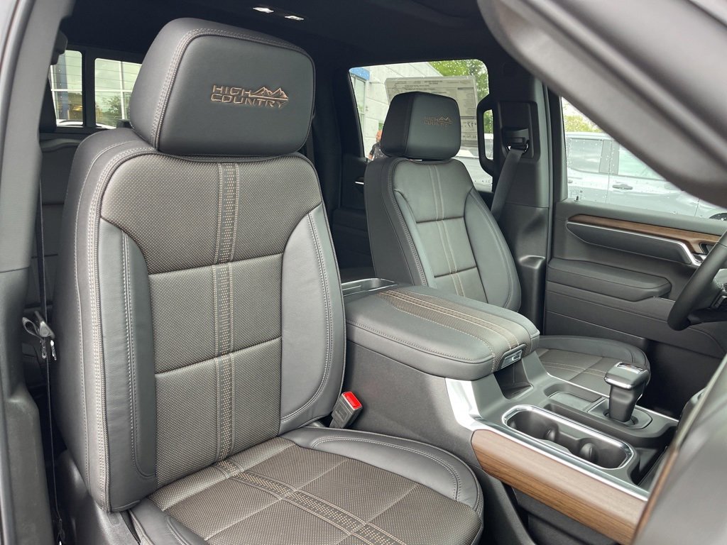2025 Chevrolet Silverado 1500 High Country photo 18
