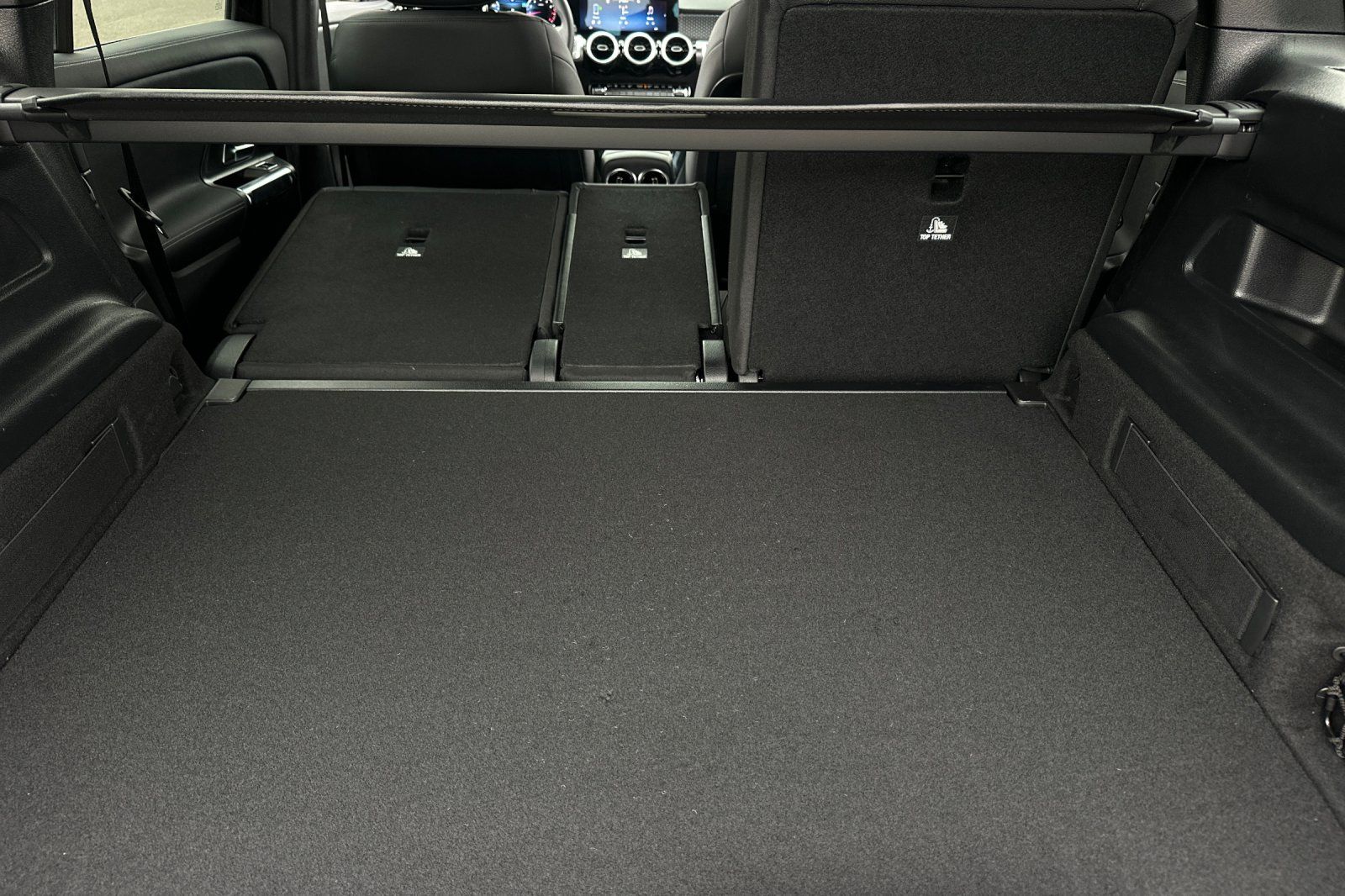 2025 Mercedes Benz GLB 250 photo 30