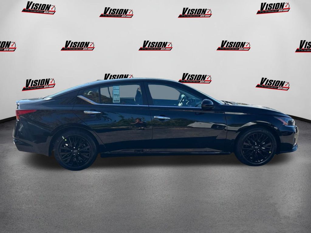 2025 Nissan Altima 2.5 SV photo 4