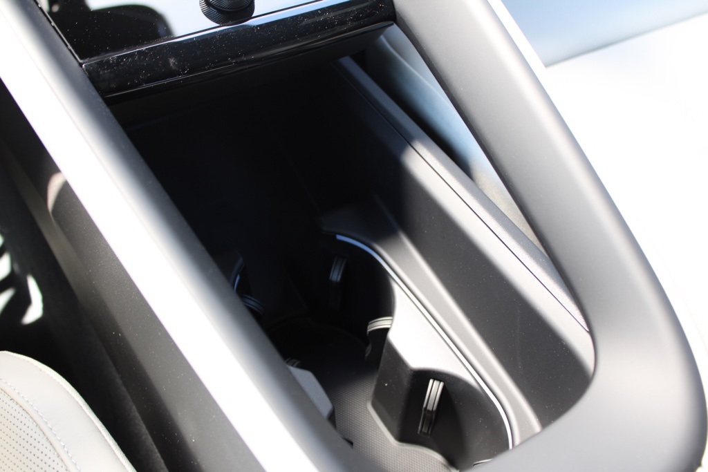 2025 Porsche Macan Electric photo 34