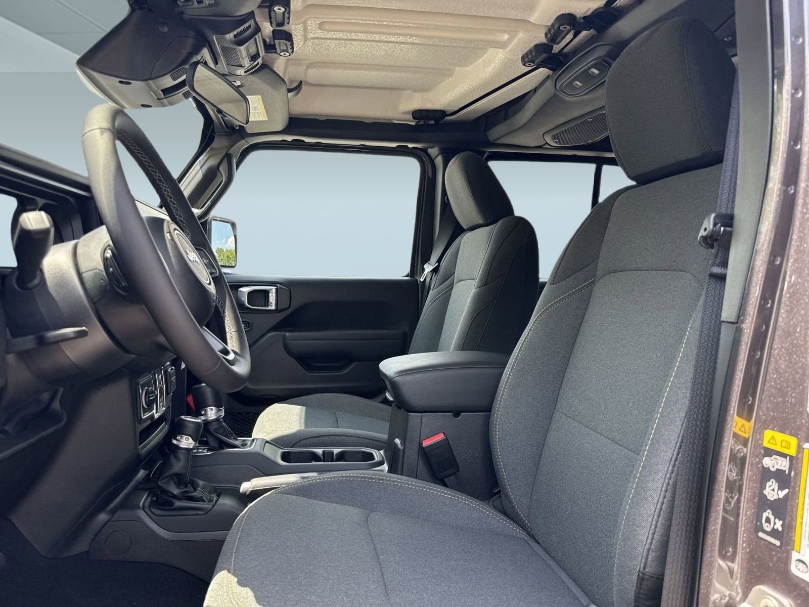 2025 Jeep Wrangler Sport S photo 3