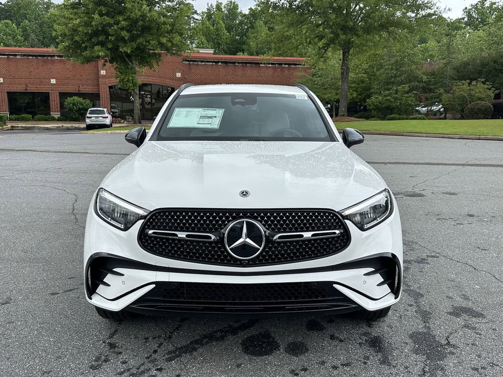 2025 Mercedes Benz GLC 300 4MATIC photo 3