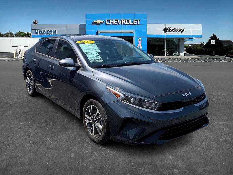 2023 Kia Forte LXS photo 3