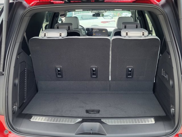 2025 Chevrolet Tahoe Premier photo 4