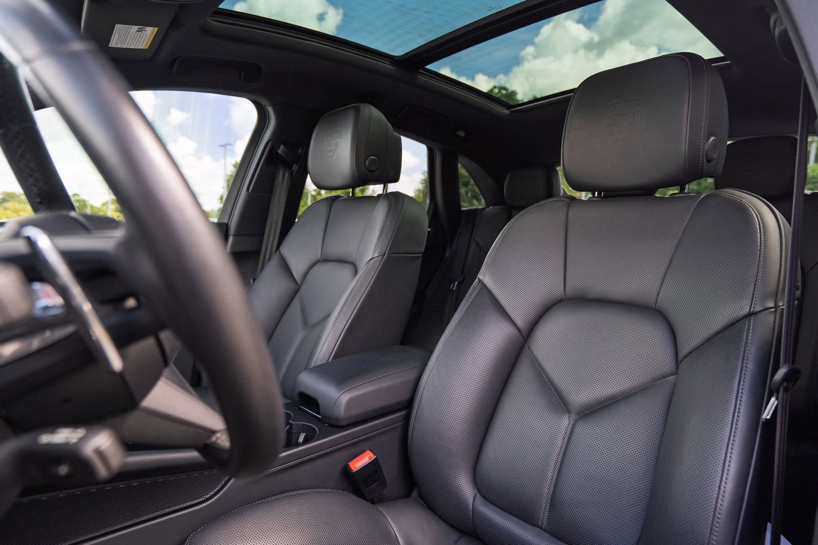 2023 Porsche Macan Base photo 5