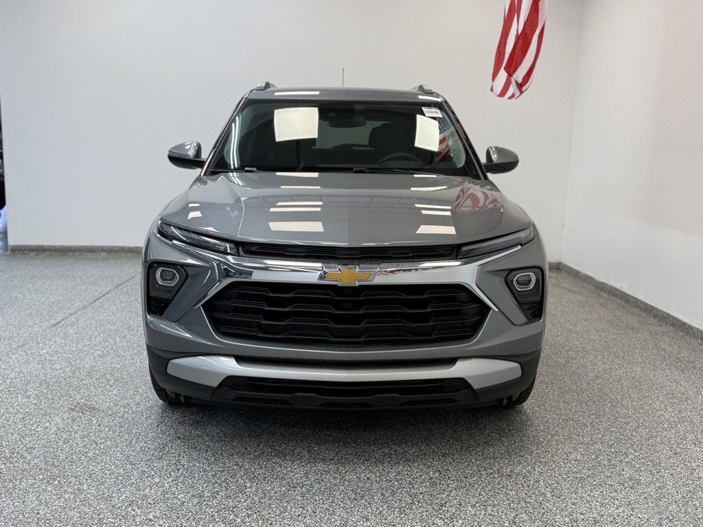 2025 Chevrolet Trailblazer LT photo 2