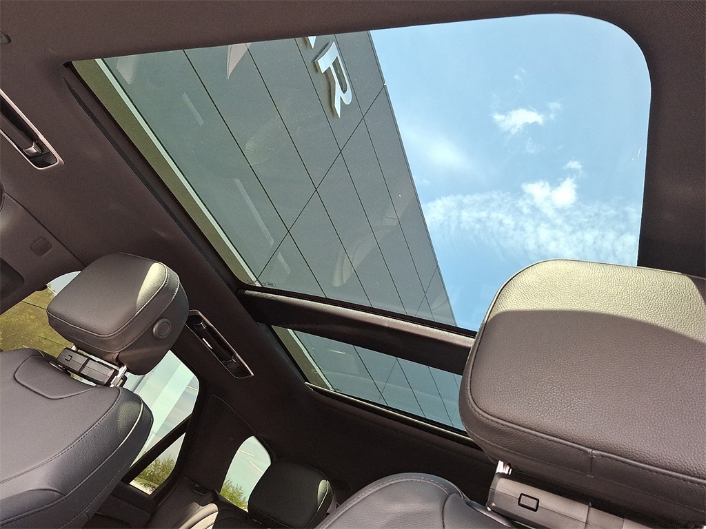2025 Land Rover Range Rover Sport P360 S photo 13