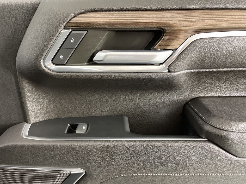 2023 Chevrolet Silverado 1500 RST photo 13