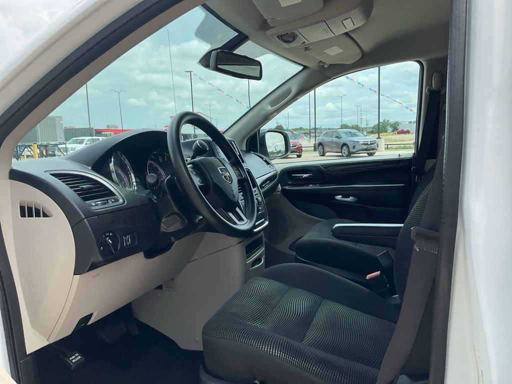 Used 2020 Dodge Grand Caravan SE with VIN 2C4RDGBG0LR197793 for sale in Hutchinson, KS