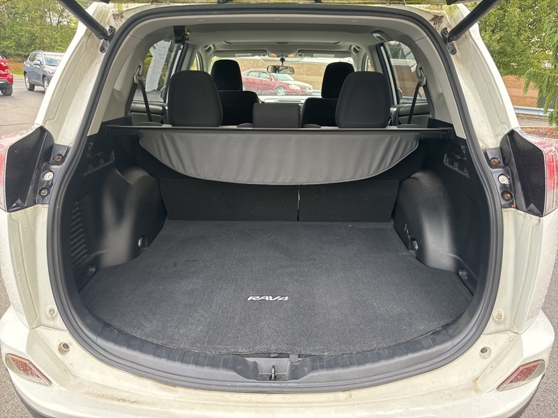 2016 Toyota RAV4 XLE photo 13