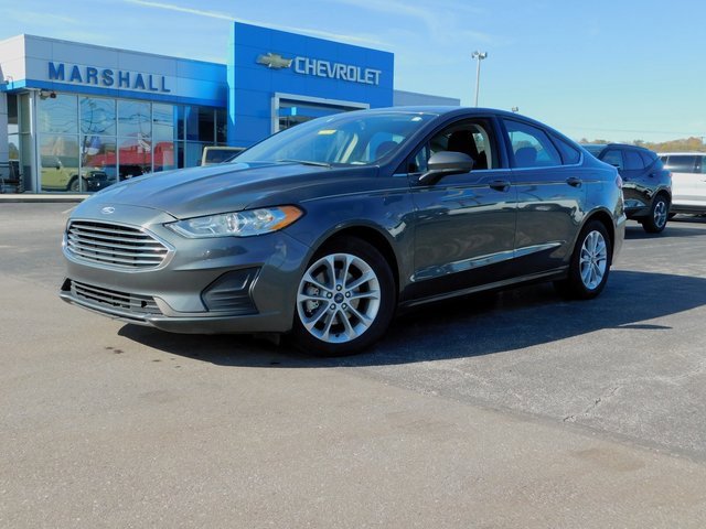 2020 Ford Fusion SE photo 2