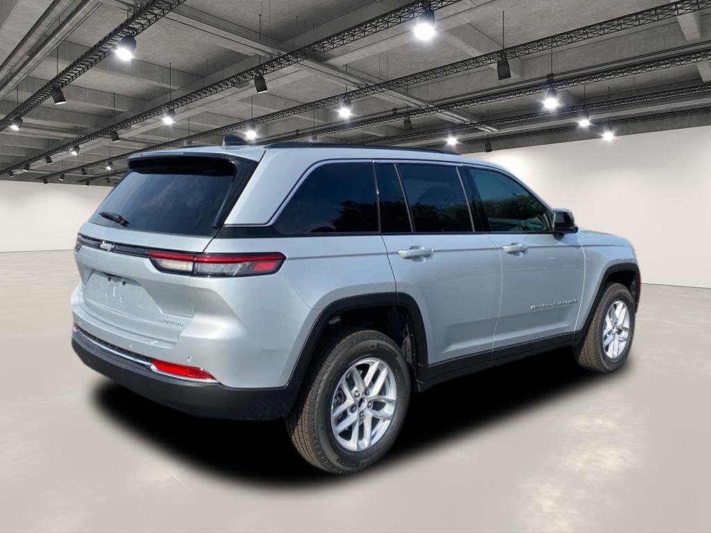 2025 Jeep Grand Cherokee Laredo X photo 4