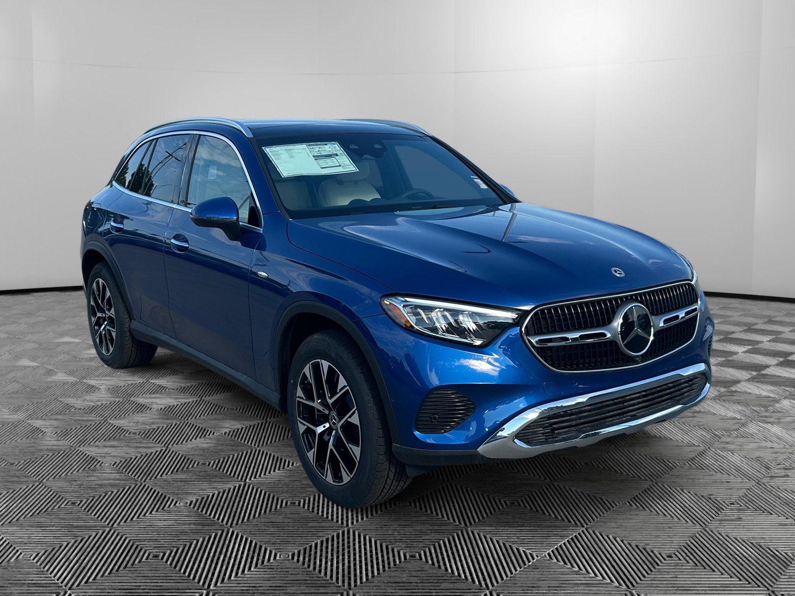 2025 Mercedes-Benz GLC Base's photo