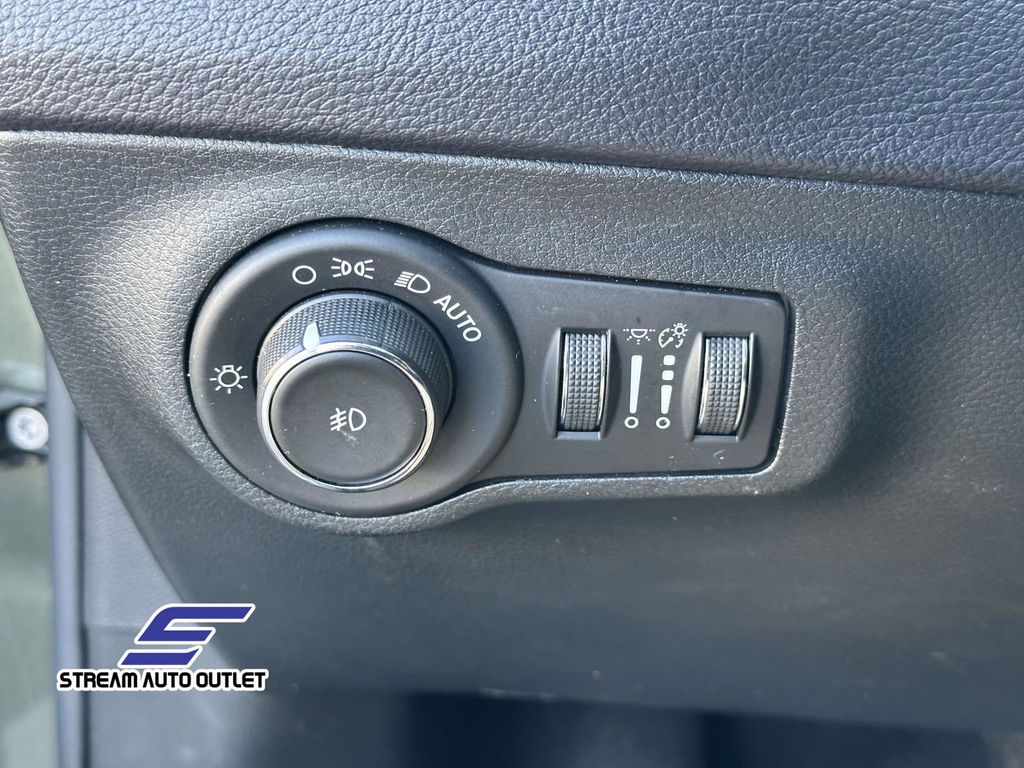 2018 Jeep Compass Latitude photo 19
