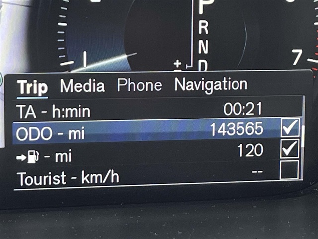 2016 Volvo XC90 T6 Momentum photo 34