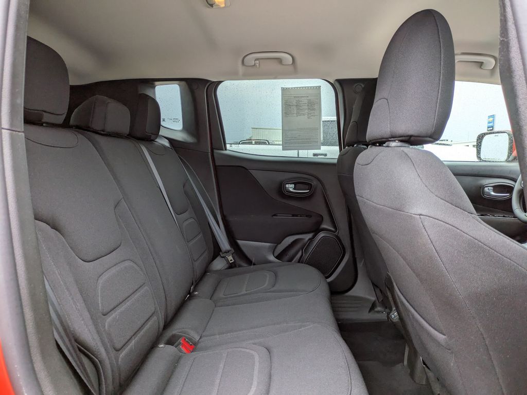 2020 Jeep Renegade Latitude photo 24