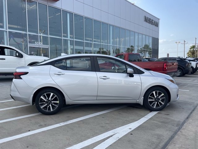 2025 Nissan Versa SV photo 2