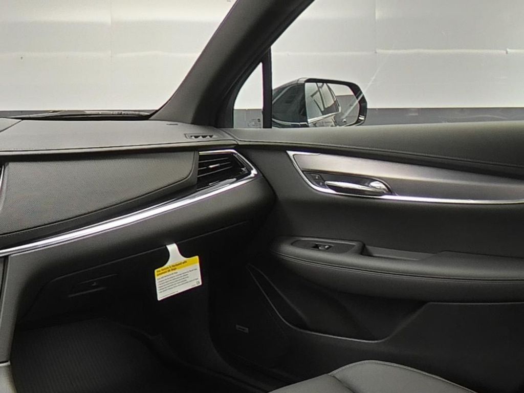 2025 Cadillac XT4 Luxury photo 11