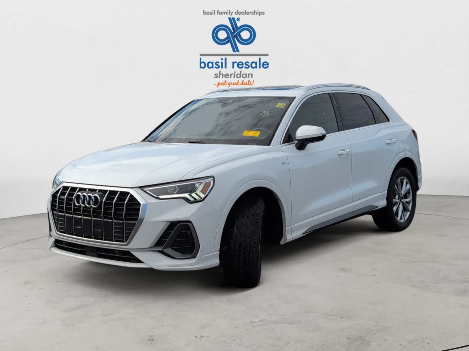 2024 Audi Q3 45 TFSI S line Premium photo 3