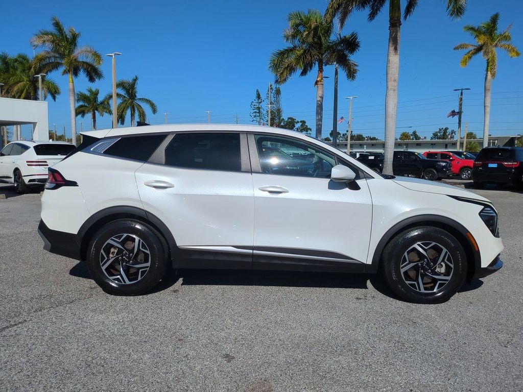 2024 Kia Sportage LX photo 3