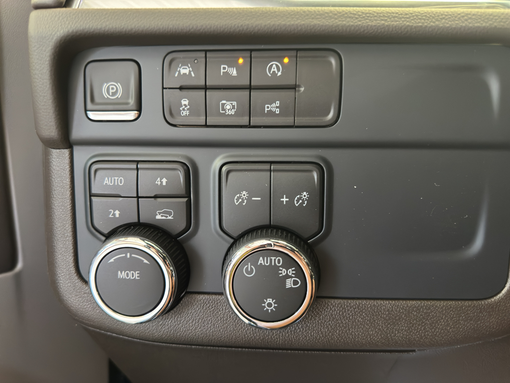 2025 Chevrolet Tahoe LS photo 12