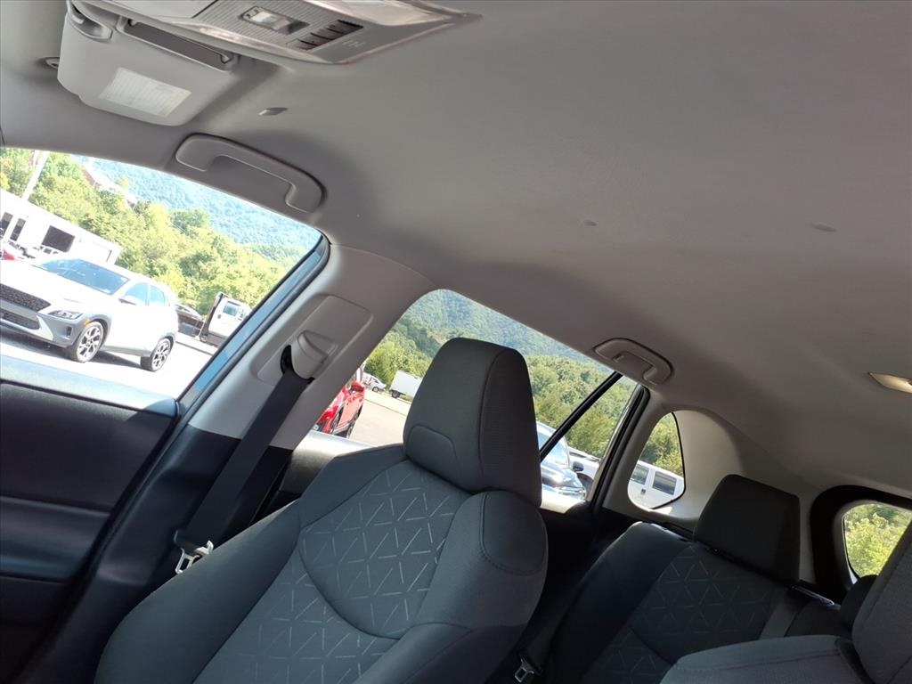 2023 Toyota RAV4 XLE photo 7