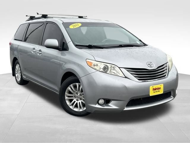 2011 Toyota Sienna XLE's photo