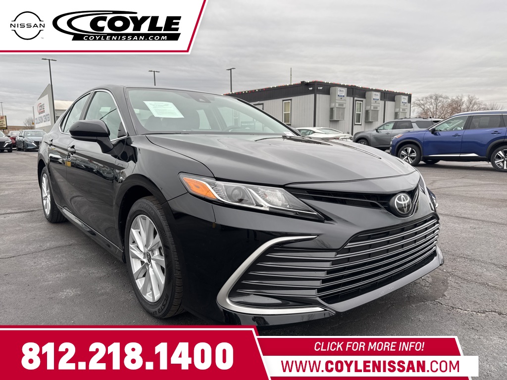 2024 Toyota Camry LE's photo