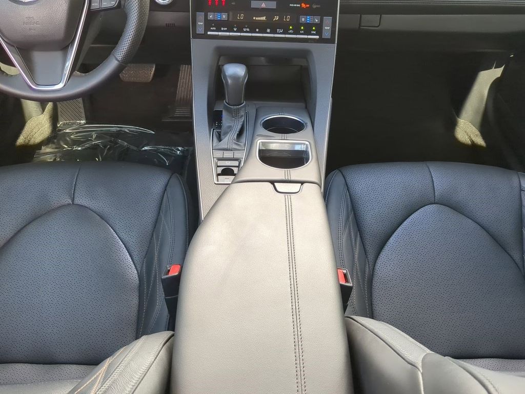 2022 Toyota Avalon Limited photo 17