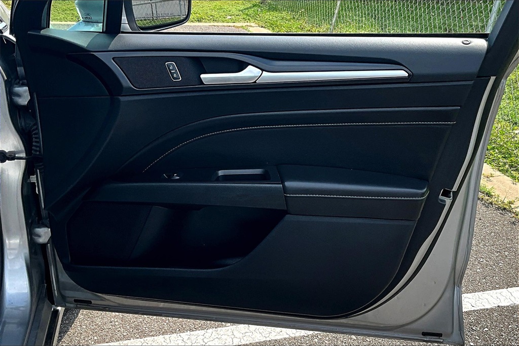 2020 Ford Fusion Titanium photo 27
