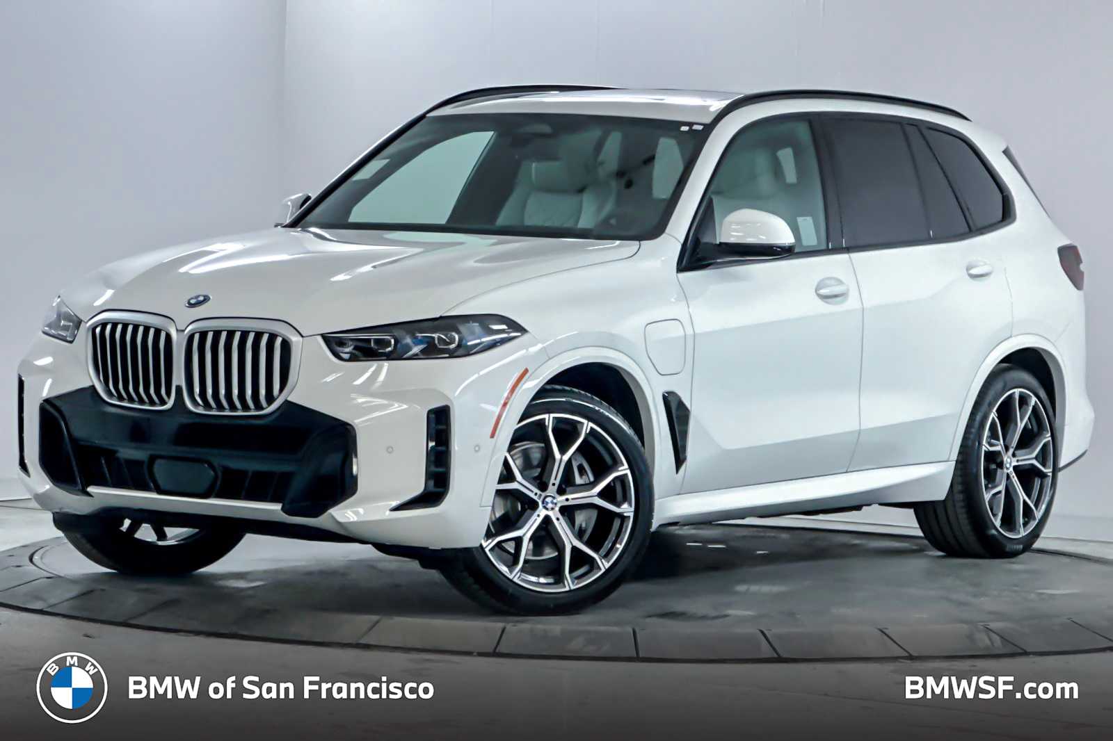 2026 BMW X5 50e's photo