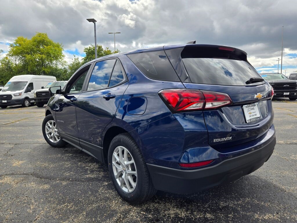 2022 Chevrolet Equinox LS photo 10