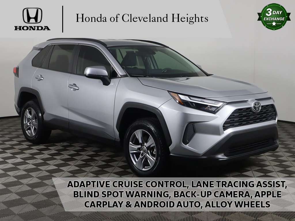 2022 Toyota RAV4 XLE's photo