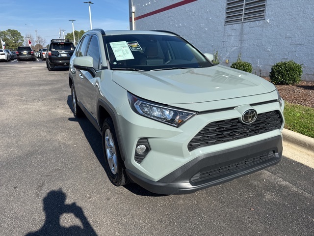 2020 Toyota RAV4 XLE's photo