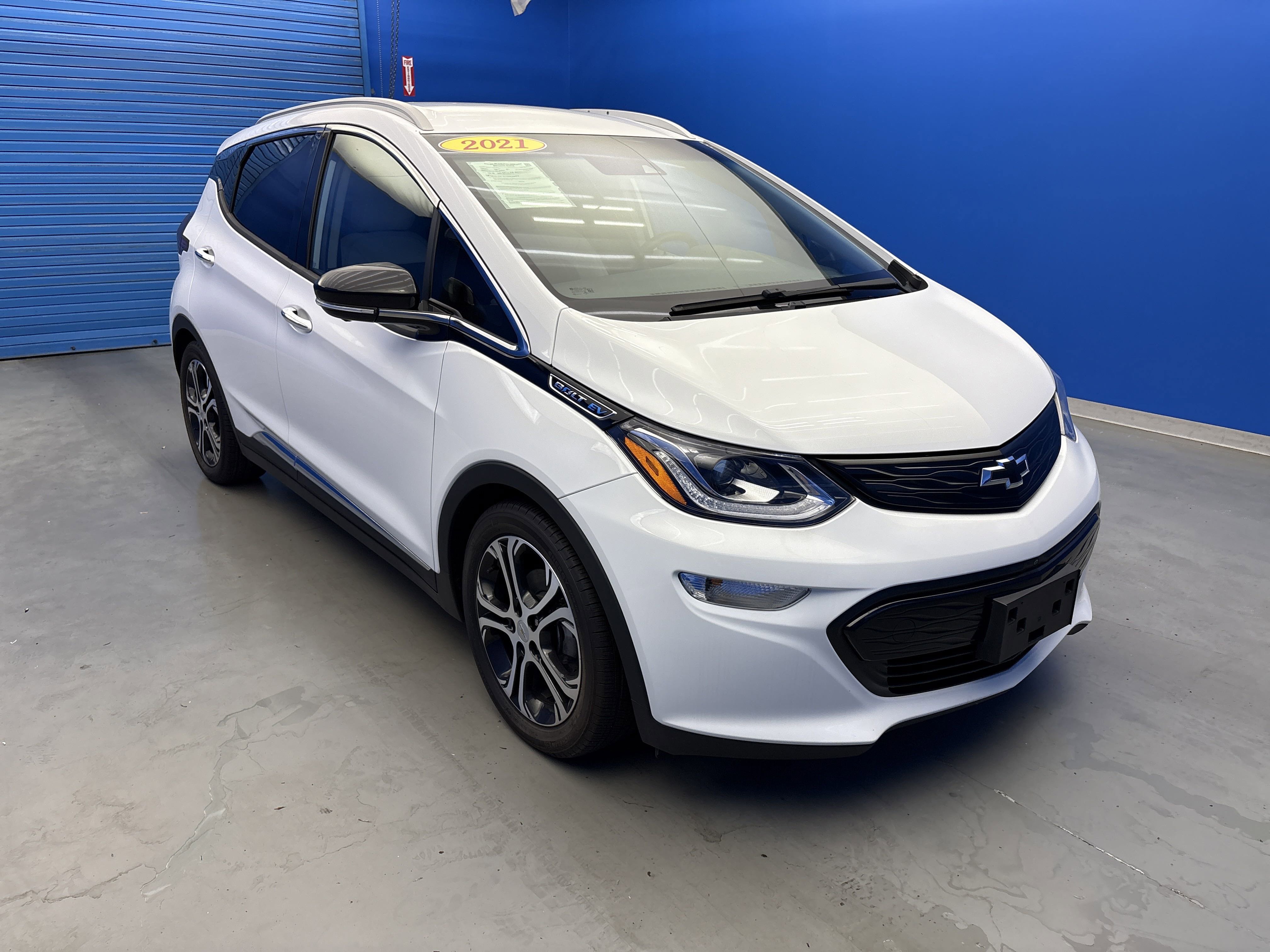 Used 2021 Chevrolet Bolt EV Premier with VIN 1G1FZ6S05M4112669 for sale in Jeffersontown, KY