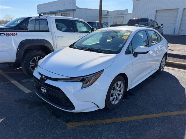 2023 Toyota Corolla LE's photo