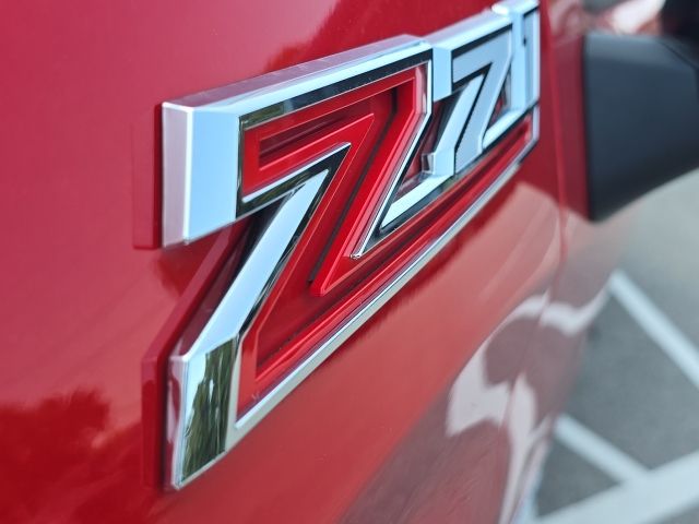 2021 Chevrolet Silverado 1500 RST photo 9