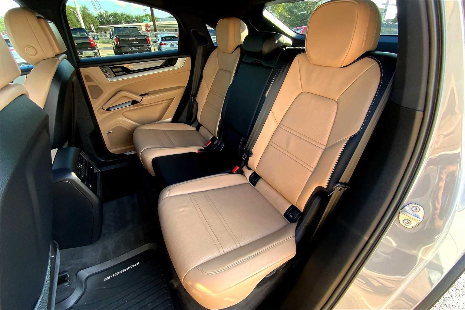 2024 Porsche Cayenne Coupe photo 39