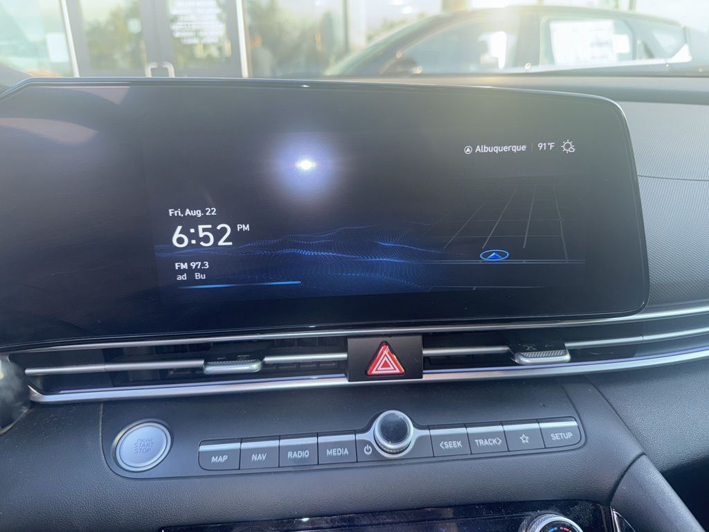 2023 Hyundai Elantra Limited photo 4