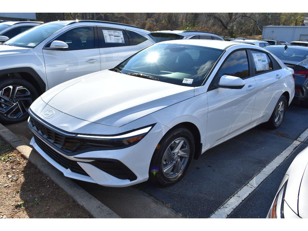 2026 Hyundai Elantra SE's photo