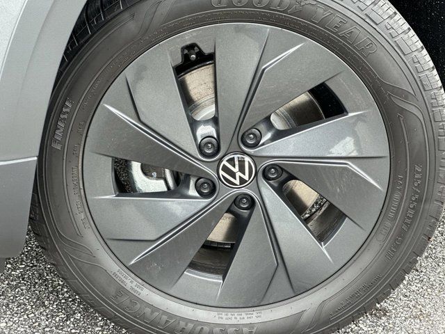 2025 Volkswagen Taos S photo 2