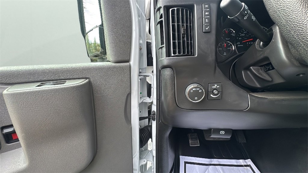 2025 Gmc Savana Cutaway 3500 photo 12