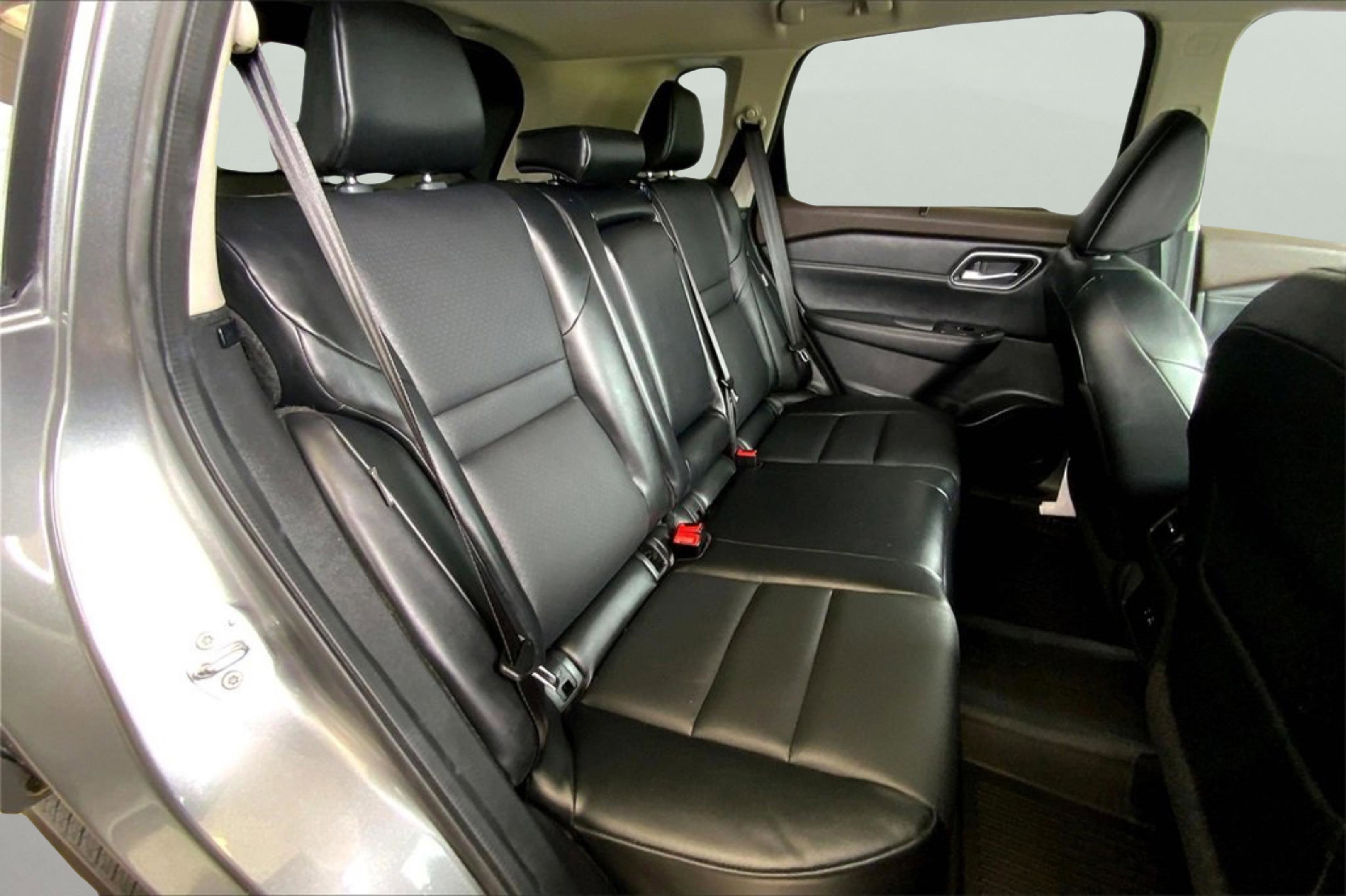 2021 Nissan Rogue SV photo 25
