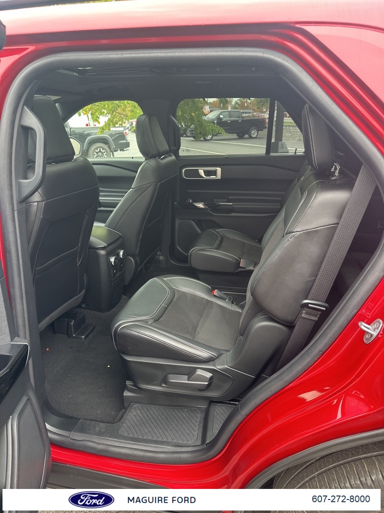 2022 Ford Explorer ST photo 9