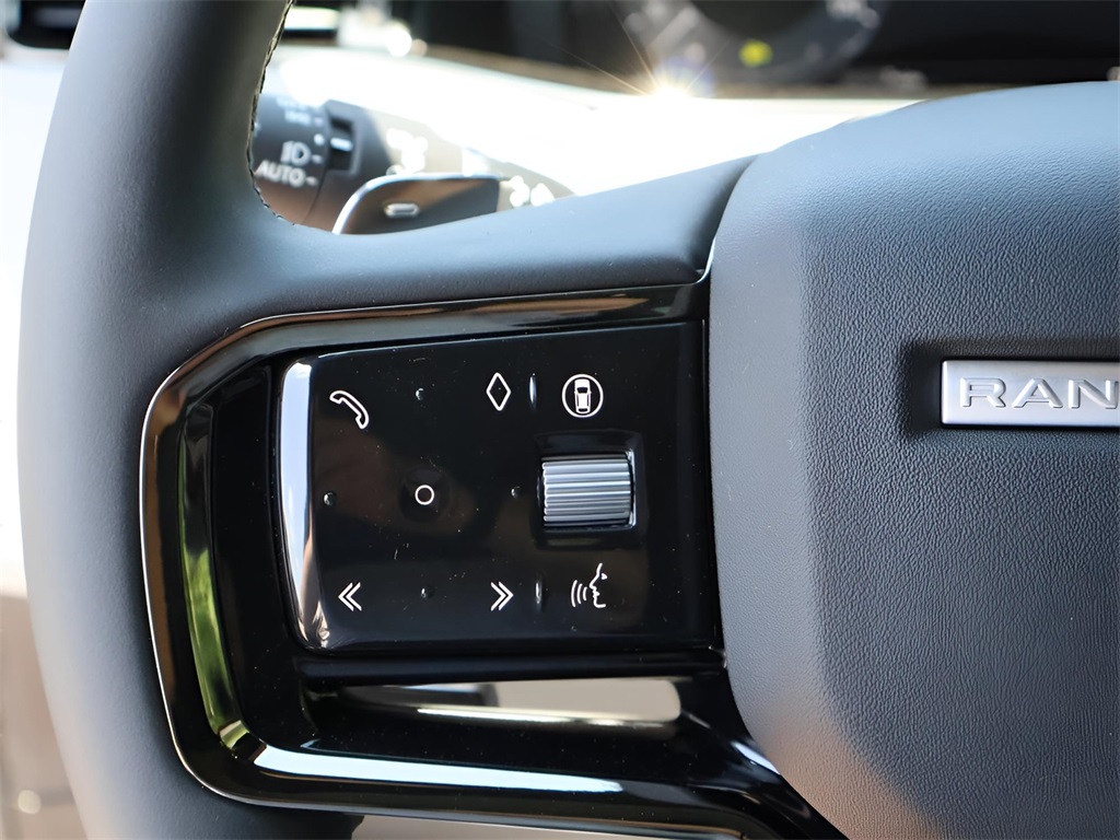 2026 Land Rover Range Rover Evoque Dynamic SE photo 26